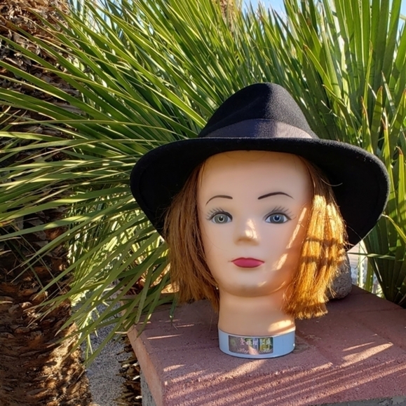 Bailey Curtis - Bailey‎ Fedor - Picture 8 of 10